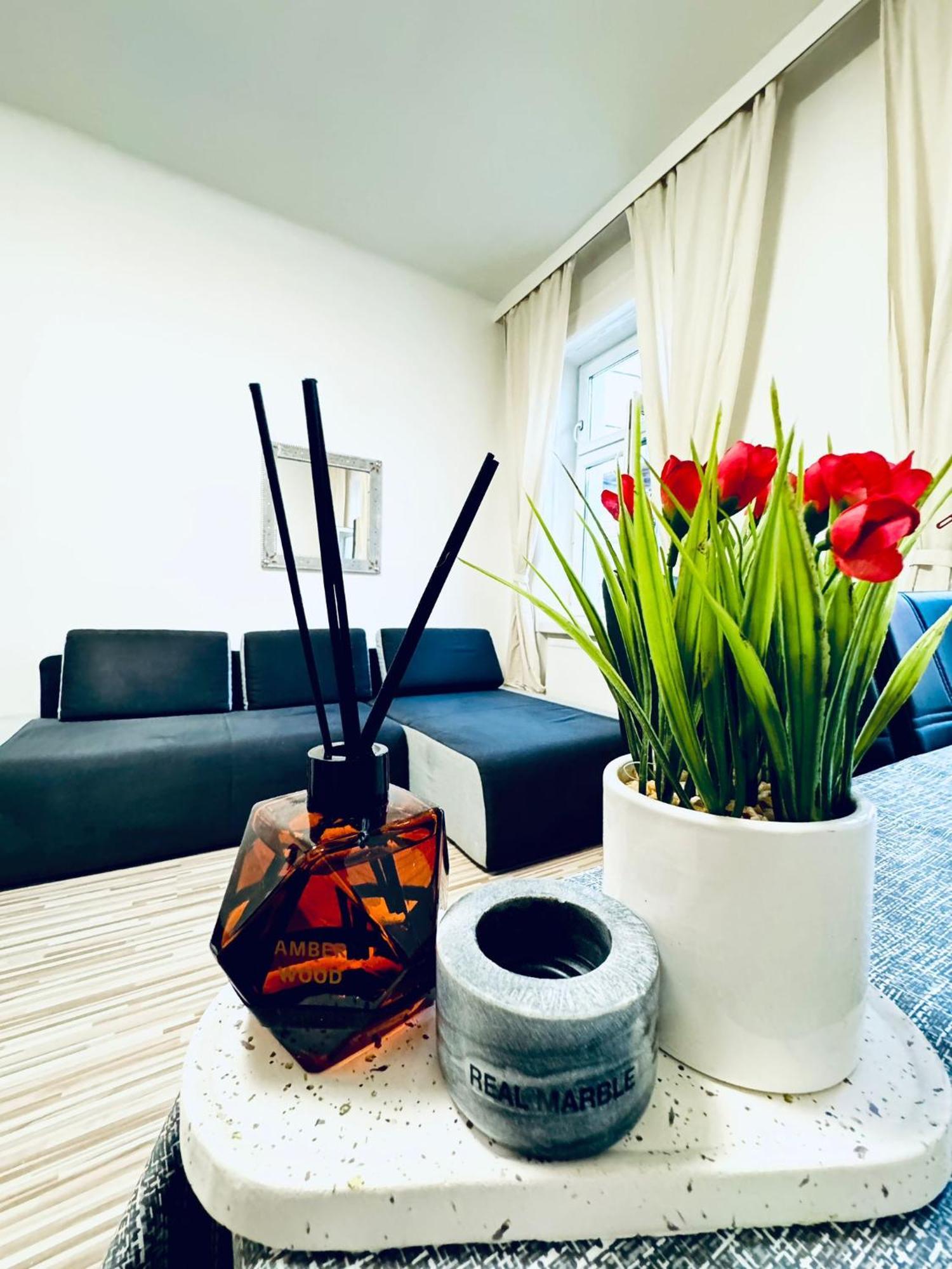Affordable 2br Apartment, Close To Danube River * Wenen